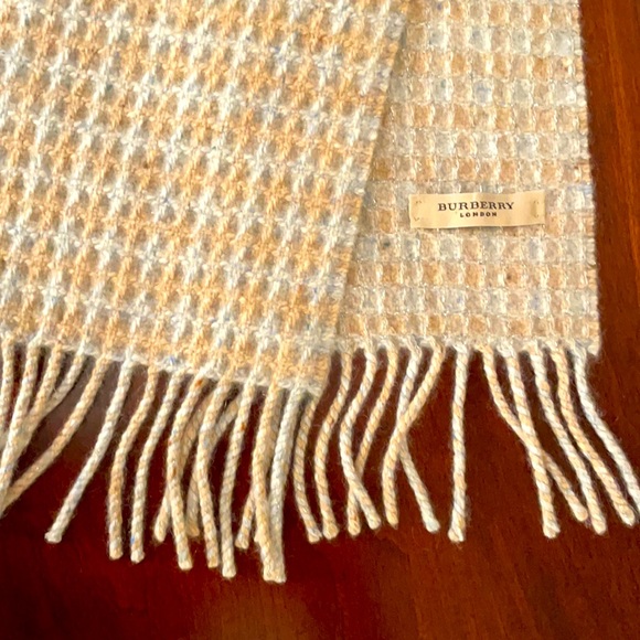 Burberry scarf - Picture 2 of 4